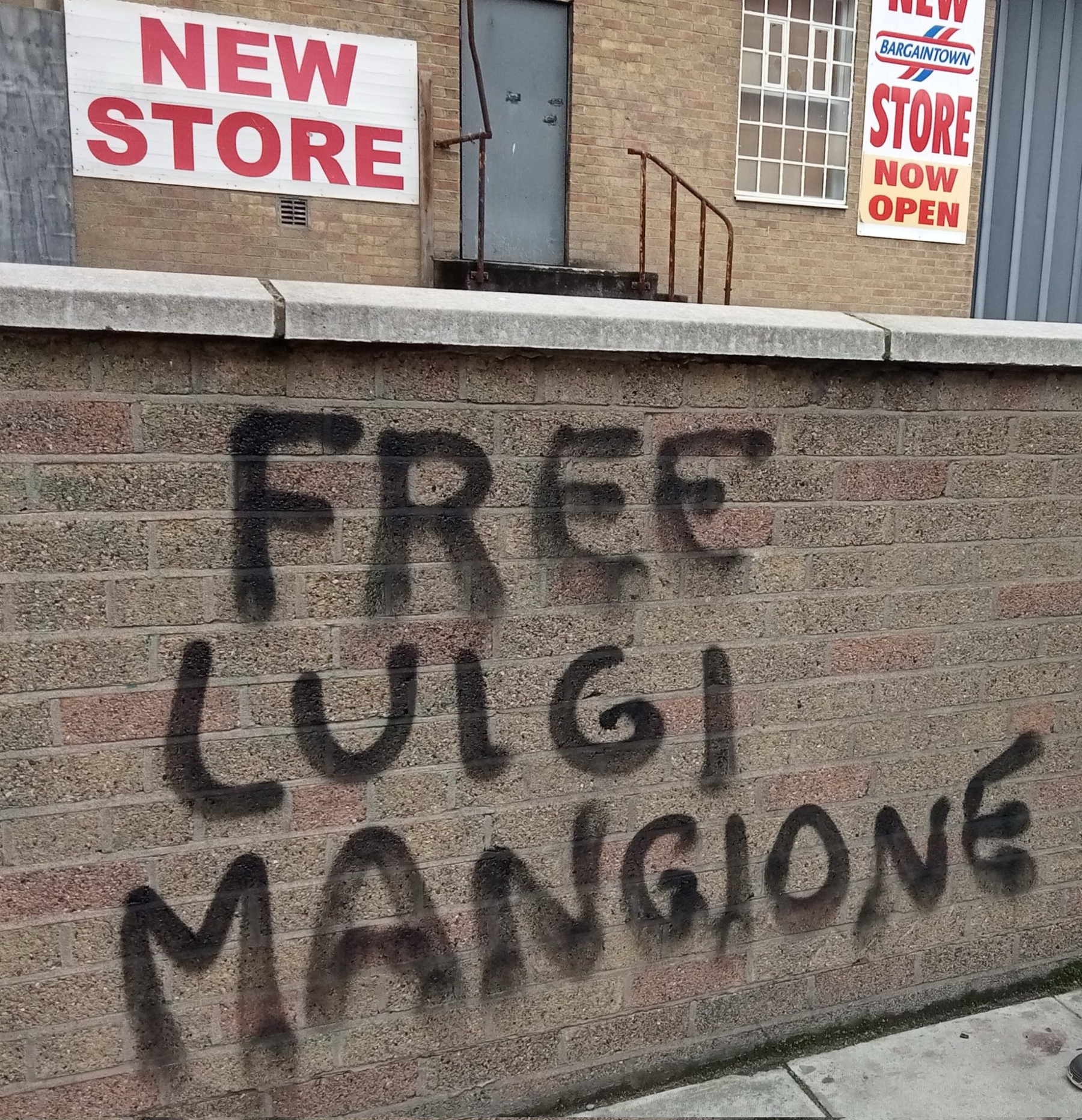 Free Luigi spray painted on a wall